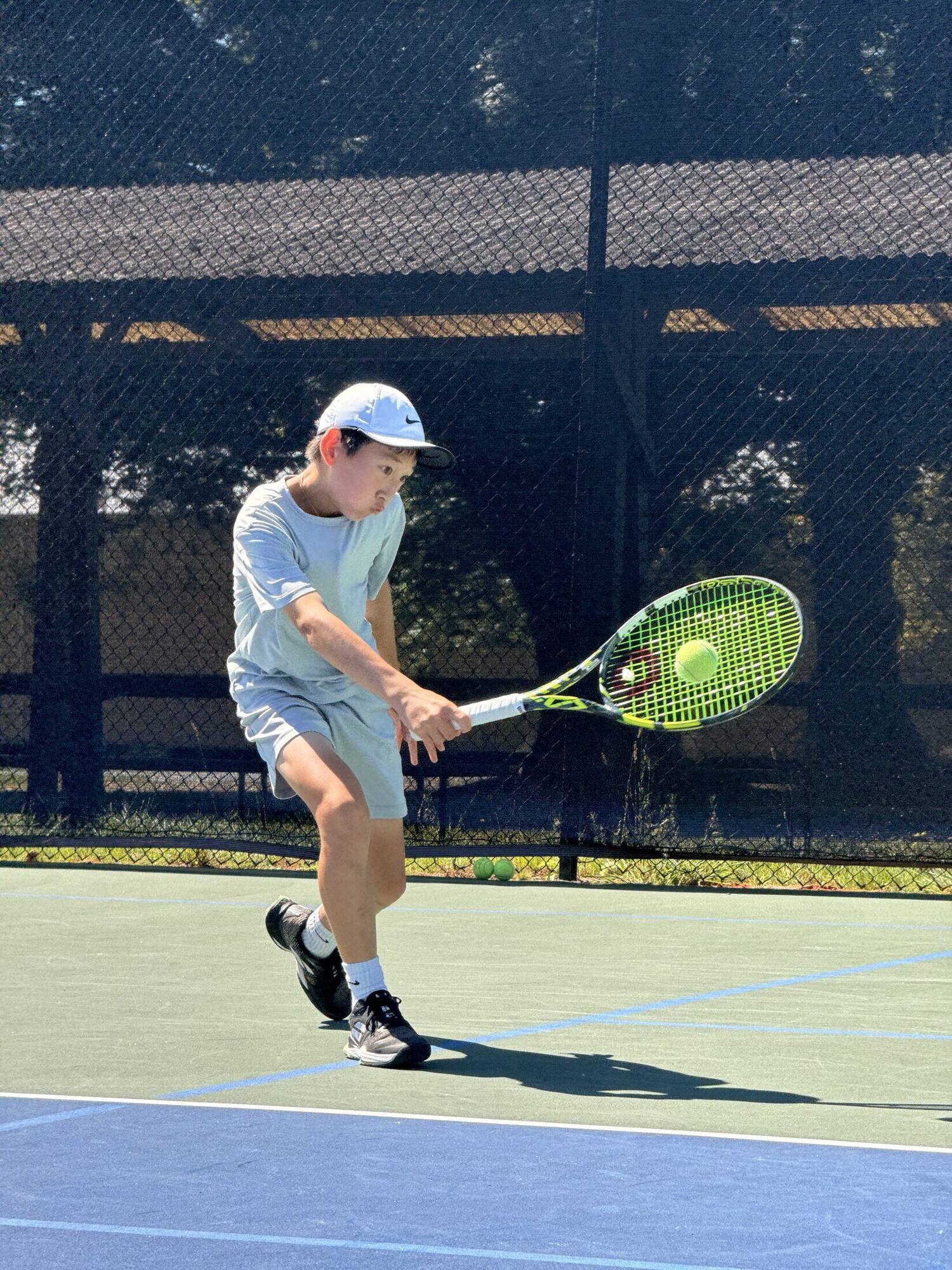 Tier 1 junior tennis player moving into a low forehand